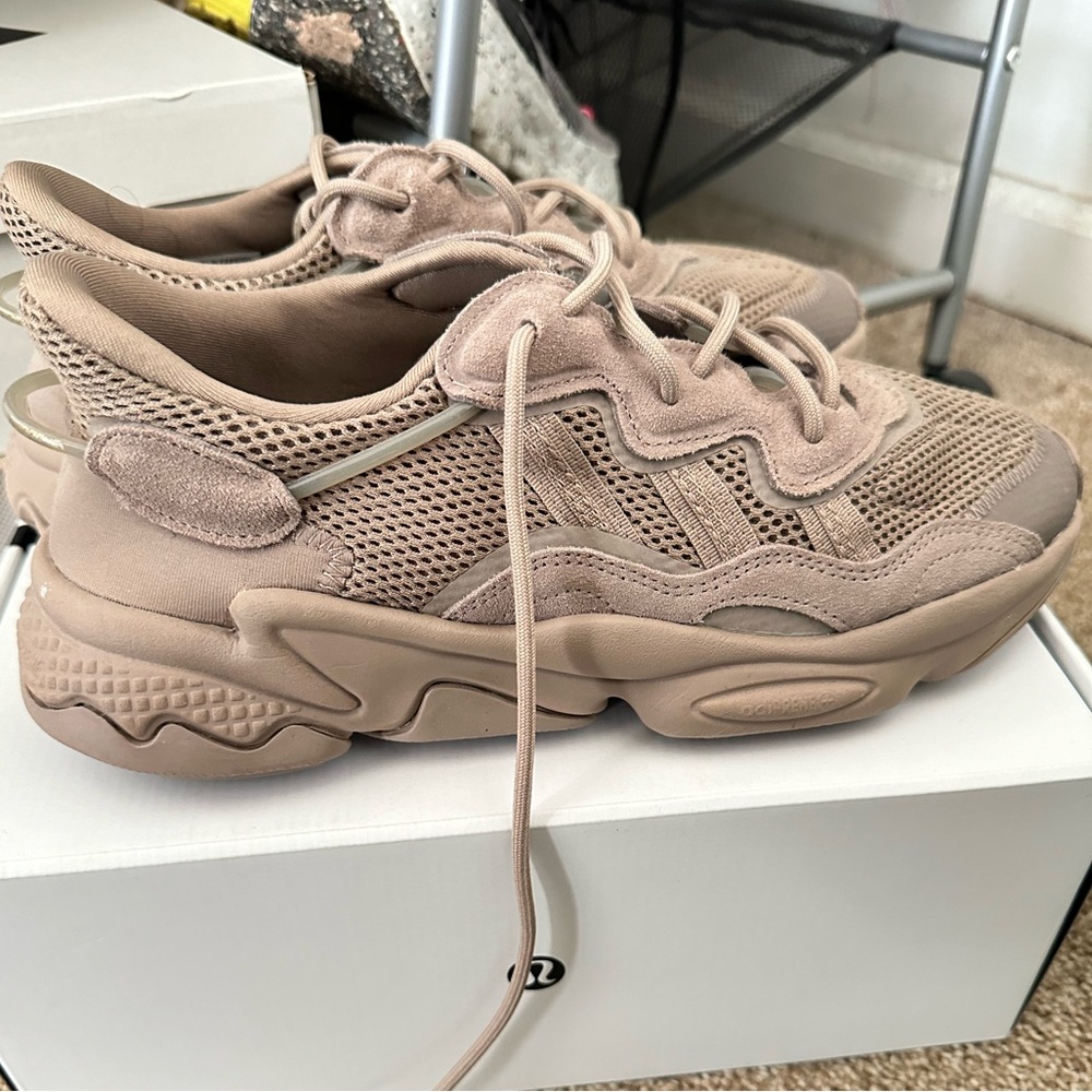 Adidas - Picture 2 of 4
